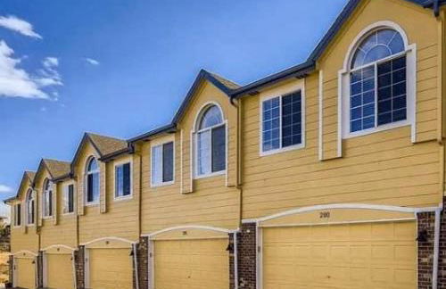 Unwind in Style in this stunning townhome retreat - Foto 18