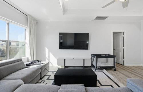 O18A Spacious 3BR Sleeps 10 Two Living Areas Houston - Foto 11