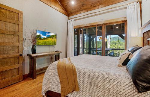 Copperline Lodge - Luxury Creekside Retreat - Creekside Views, Hot Tub, Game Room, Outdoor Fireplaces, Chef Kitchen, Fire Pit - - Foto 24