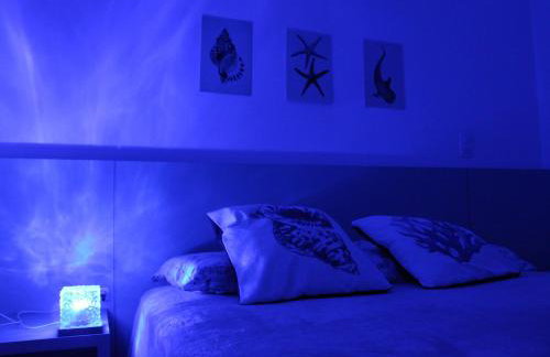 Apto de duas suítes com vista mar - 100 metros da praia em Canasvieiras - Foto 35