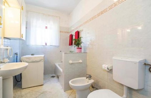 2 Bedroom Nice Apartment In Viskovo - Foto 28