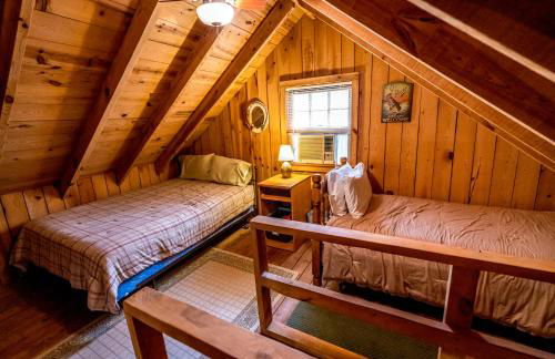 Creekside Hideaway Rustic Cabin - Secluded, Creekside Family Cabin - Foto 14