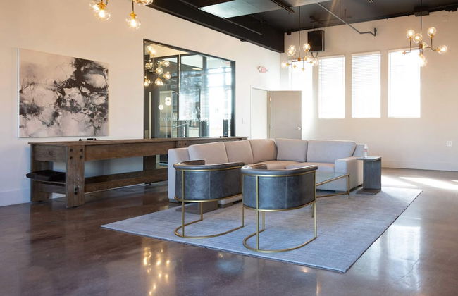 Uptown 1st Ward Corner Unit Superior 2BD Apt - Foto 47