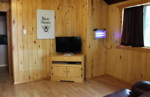 Cabin 4 - Classic 1933 cabin on the lake shore, 10 steps from the dock - Foto 3