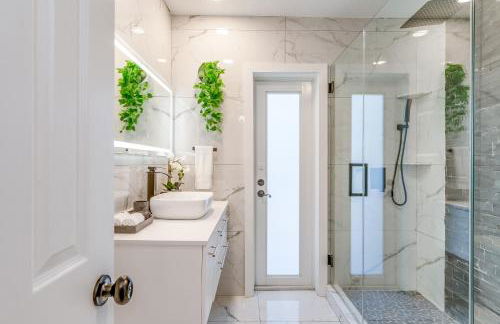 Friendly Fox Luxury Pool & Spa House Near Downtown & Beach - Foto 39