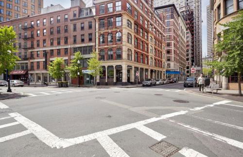 Bold and Spacious 2 Bed in Boston Financial District - Photo 18