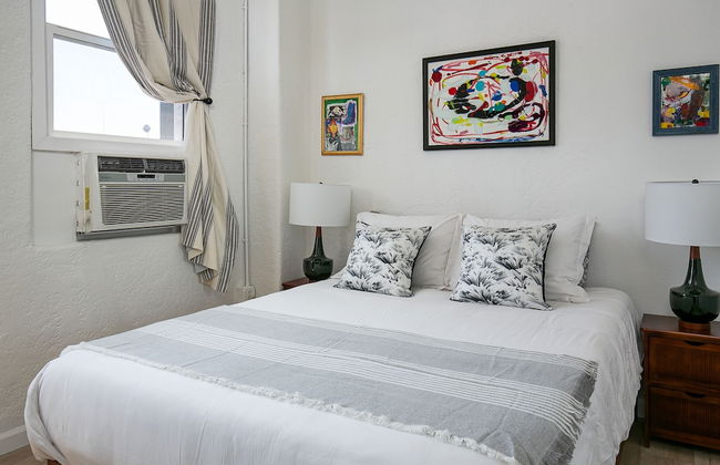 Beautiful Studio Near Hollywood! Sleeps 2! - Photo 4