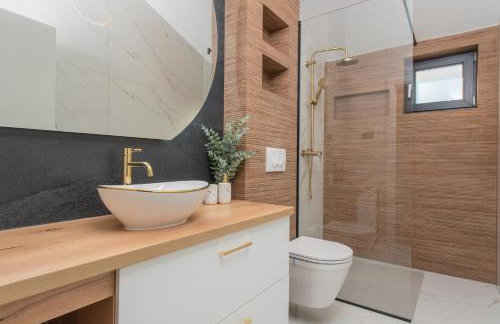 Villa Florinda with Pool and Prime Location near Split - Photo 40