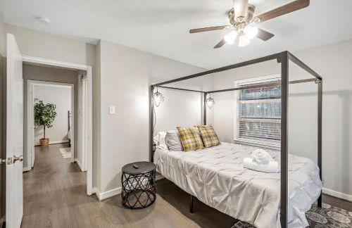 3 Bedroom Home The Neighborhood Spot desks in 2 rooms high speed Internet wifi Kick Back & Relax close to Houston Hobby Airport 5 star superhost - Foto 12