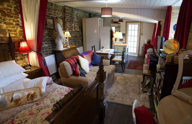 a Quirky Garden Building in an Orchard - Photo 3