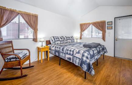 The Columbine Cabin #9 at Blue Spruce RV Park & Cabins - Foto 5