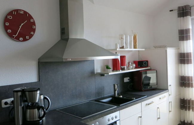 Beach Apartment With sea Views - Photo 6