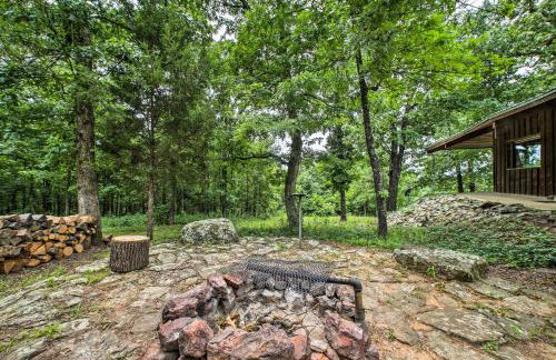 Pine Lodge Cabin on 450 Acres in Ozark Mountains - Foto 21