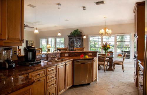 Villa Hibiscus-Waterfront-Free Heated Pool-Dock-Bikes-Other Amenities - Photo 6