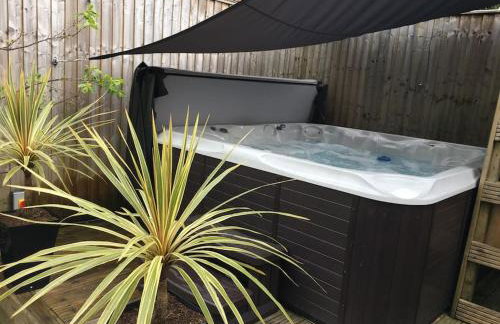 West View, Lakeside, Newby Bridge, 2 mins walk to Lake Windermere, Delightful property with Hot Tub - Foto 15