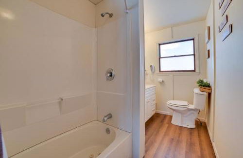 Cozy Tawas City Home with Views of Lake Huron! - Foto 17