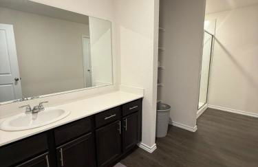 Cozy 4 Bedroom Home - Foto 10