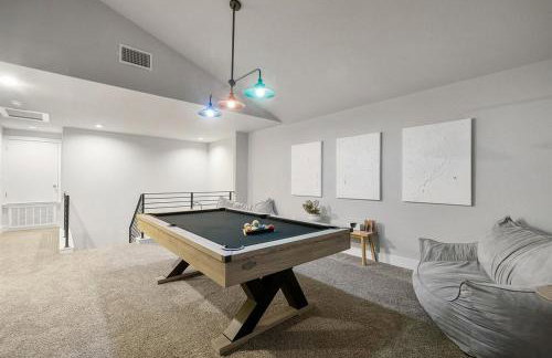 Luxe Modern 4B House with Office 20 min to DT - Foto 40