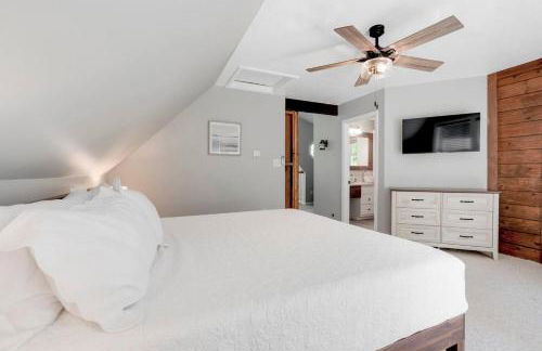 Waterfront Access with Kayaks Private Deck and a Firepit - Photo 33