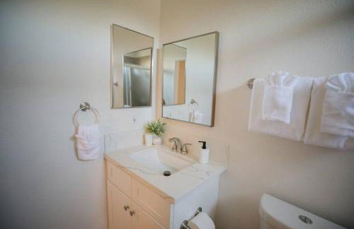 2 private masters, new beds & furniture, sleeps 12 - Photo 29