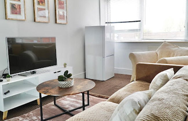 Clean, Spacious 2-bed Apartment in Brierley Hill - Foto 7