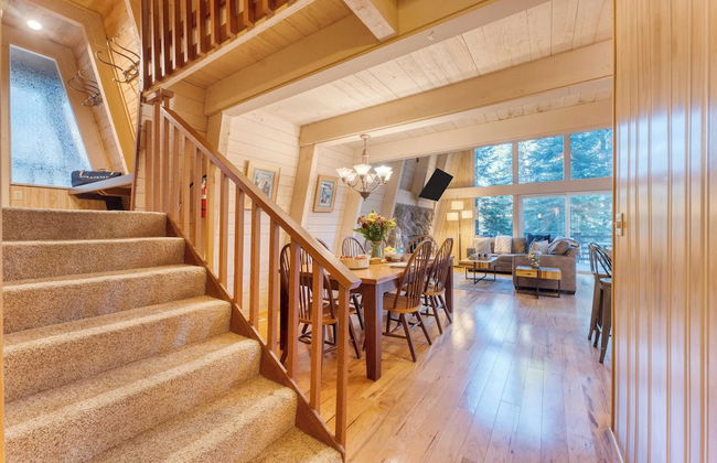 Lundy Bearden Serene Tahoe Retreat With Deck, Fireplace, and Forest Views - Foto 19