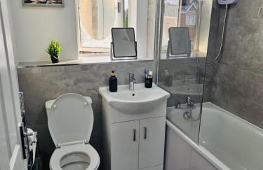 Stylish 3 Bed Home With Garden & Free Parking - Foto 7