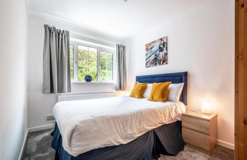 4 Bed Retreat with Balcony & Estuary views - Photo 10