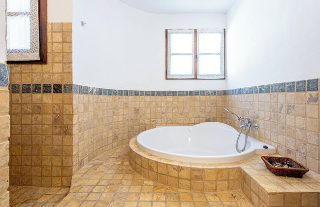 San Josep 6-bed Villa, Sleeps 14, Pool & Sea View - Photo 17