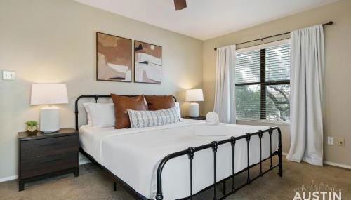 Walk to Zilker Patio w a View Elevated Balcony - Photo 3