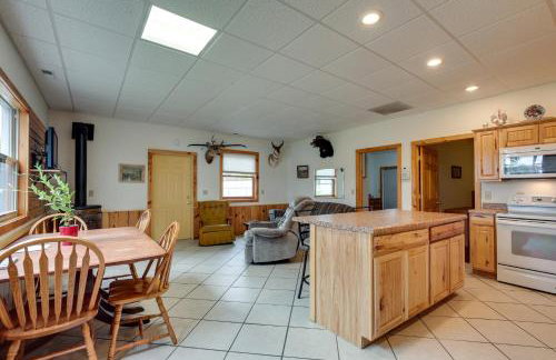 Boat Dock and Fire Pit Lakefront Monico Home! - Foto 10