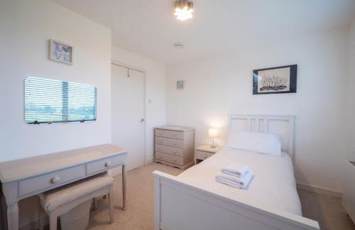 Spacious Coastal Retreat with Sea Views - Foto 42