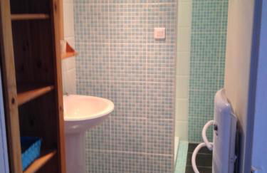 Charmant F1 avec terrasse et vue sur jardin arboré - fraicheur naturelle du rez de jardin - parking - Foto 6