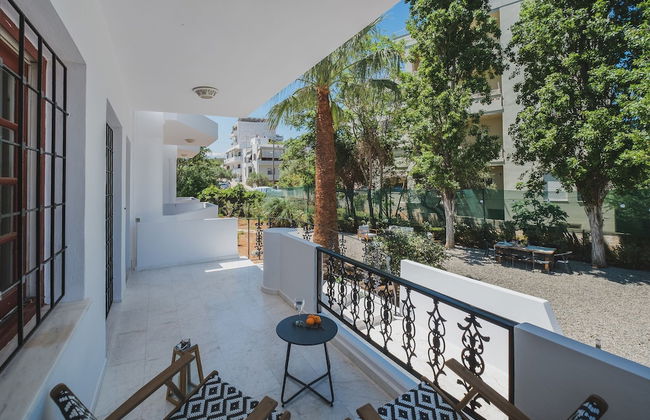 Mid-Century Modern Villa Vintage Charm - Foto 22