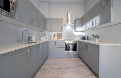 Beautiful 2BR Penthouse Ideal For Families By Charles Richardson ltd Short Term Rentals Couldson - Foto 14