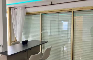 Luxury Apartment with Sea View and Private Beach Access - Photo 10