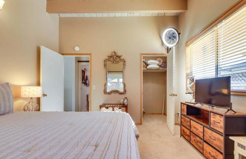 Clear Lake Gem on Canal with Dock Dogs Welcome! - Foto 16