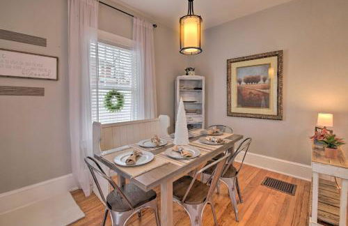 Modern, Sun-Lit Retreat with Fire Pit and Yard! - Foto 7