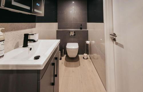 Coastal Courtyard with Hot Tub, Greatstone - Foto 28