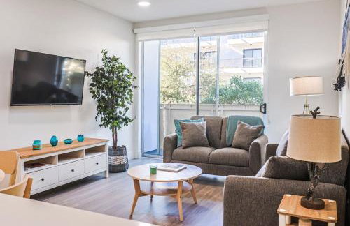 Spacious 2BDR in SM - 5 minutes walk to the beach! - Foto 29