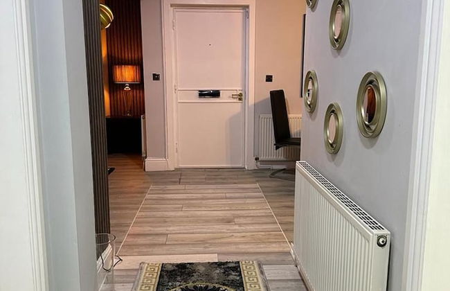 1 Bed Flat - Sleeps 2 - Jacuzzi - Parking - Wifi - Foto 9