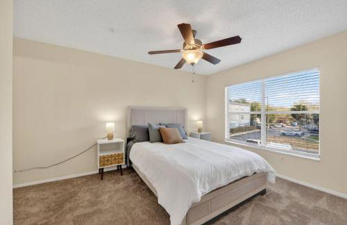 Modern 2BR Stay in Prime Location - Foto 3