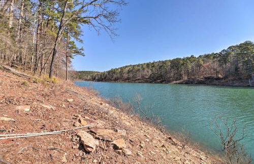 Scenic Greers Ferry Cabin with Deck and Fire Pit! - Foto 28