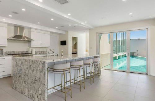 Spacious 4BR Retreat with Private Pool, Pool Table and Fast Wi-Fi Sleeps 9 Quiet Clinton Location - Foto 19