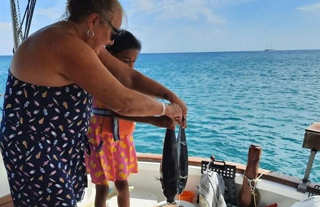 Capitán Manolis Pesca con barbacoa en el barco - Foto 38