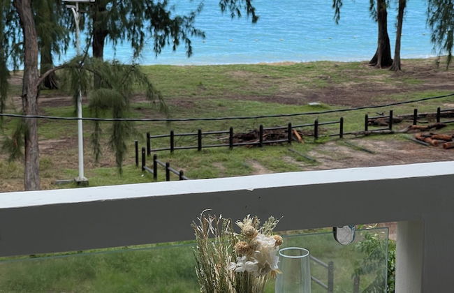 Phoenix Beach Apartments sea view - Photo 9