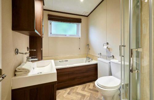 Bramble Lodge with Hot Tub - Foto 23