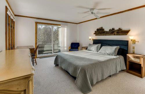 Resort-Style Community! Quechee Chalet with Deck - Foto 14