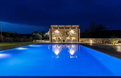 Villa Alargo Heated Pool - Photo 1