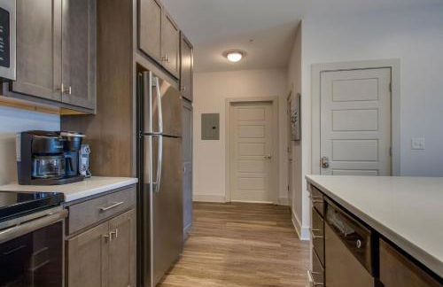 New East Nash - King Bed Short Drive to Dwntwn - Foto 11